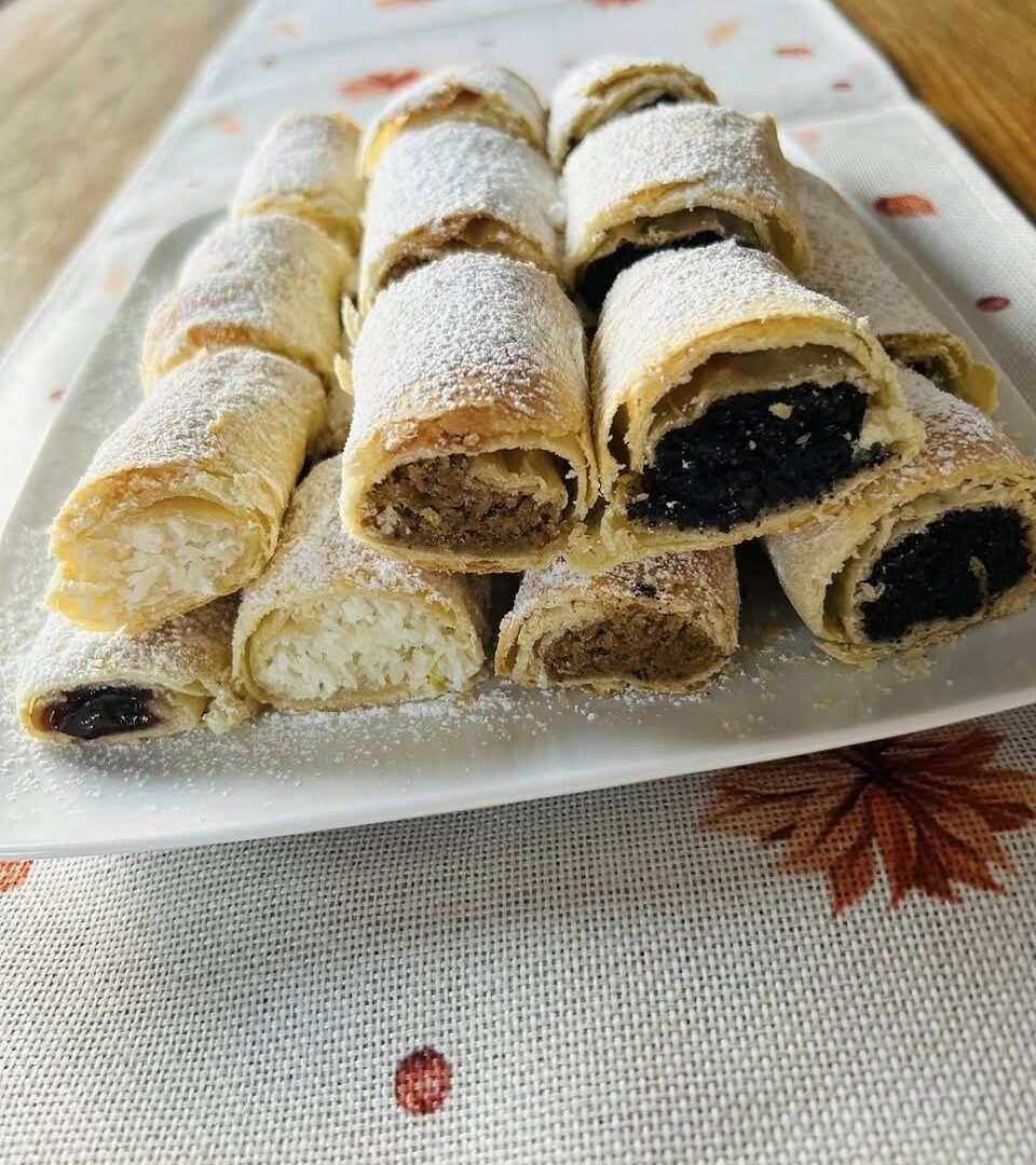 Hungarian Kifli – Traditional Filled Crescent Cookies 🇭🇺✨ 775261045_1080070778036686_3162034662878279455_n