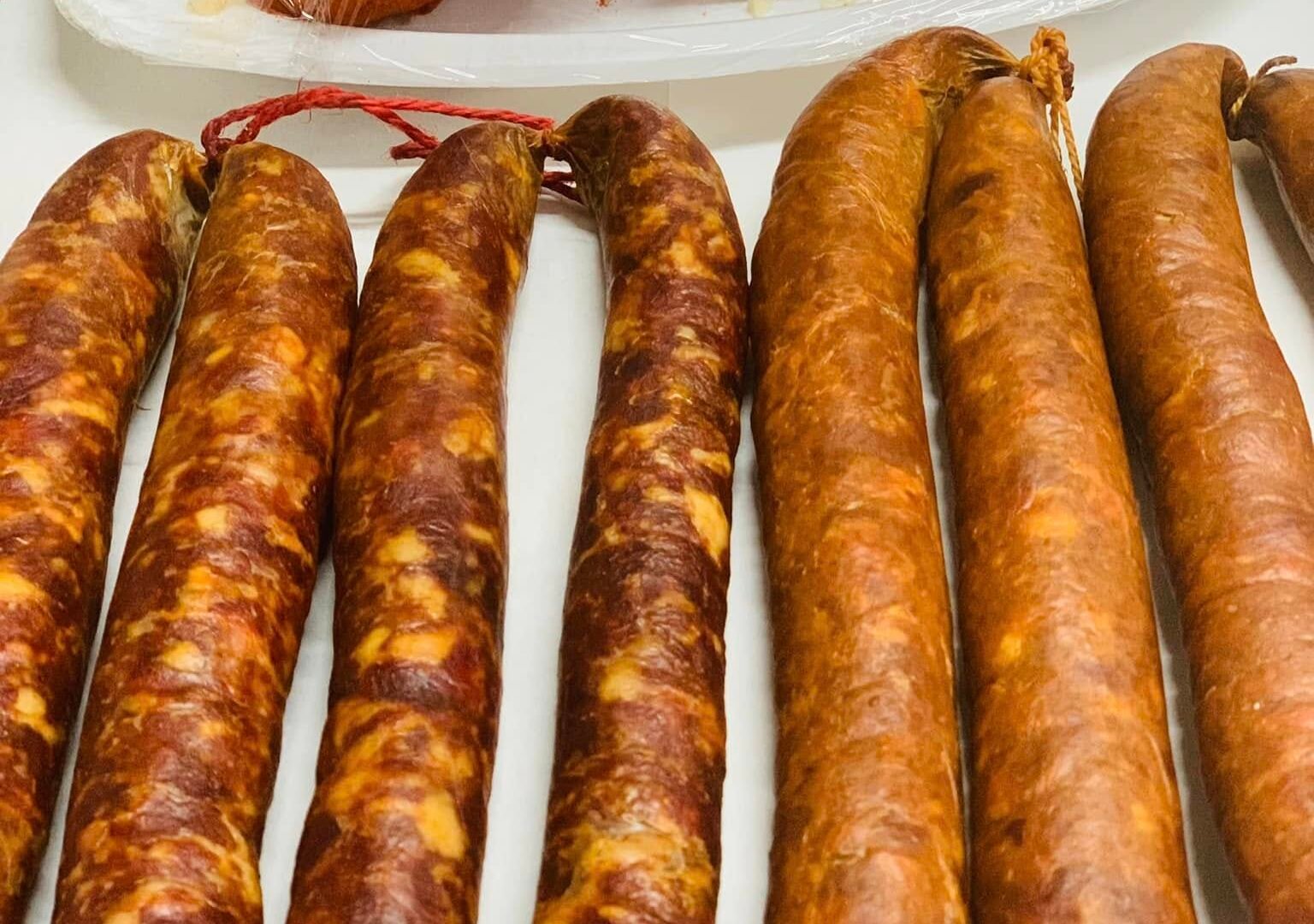 Hungarian Smoked Sausage – Füstölt Kolbász 🇭🇺 778625132_122266241000142544_7534963465804935226_n