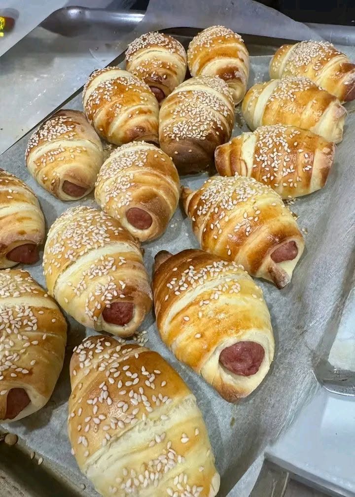 Hungarian Sausage Rolls (Virslis Kifli) – Easy Traditional-Style Recipe 784734048_122182954316903518_6327588221044392911_n
