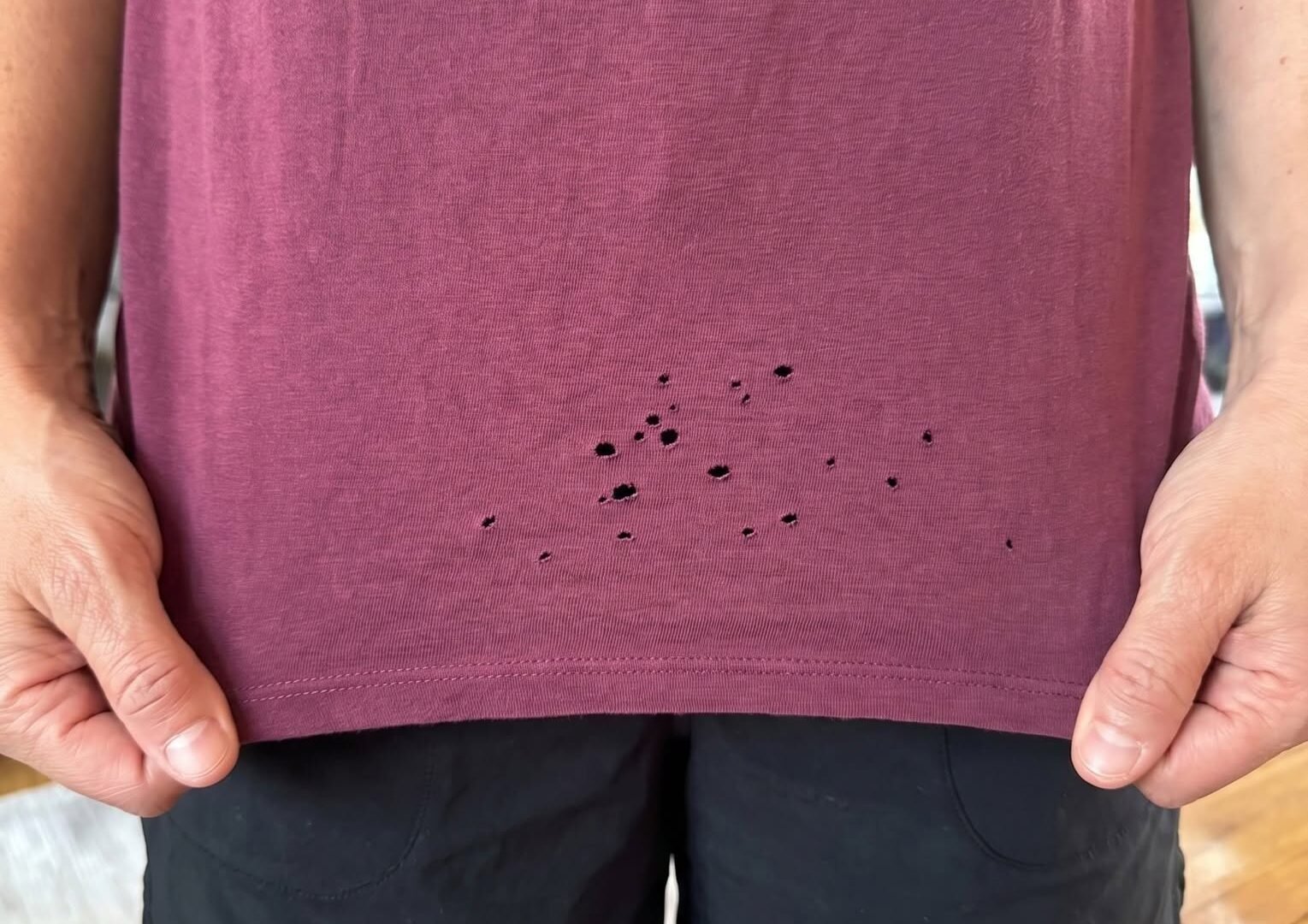 Why Do Shirts Keep Getting Tiny Holes in the Same Place? 🤔 784919041_946178375186674_4984103993368855175_n