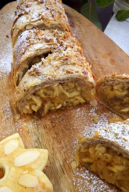 Hungarian Apple Strudel (Almás Rétes) 🇭🇺✨ 786927653_1061597319960128_7379785325548128880_n
