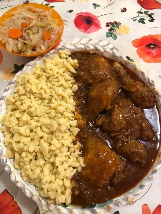 🇭🇺 Hungarian Chicken Paprikash with Nokedli – Csirkepaprikás 786994537_122113872273402313_672121504705148165_n