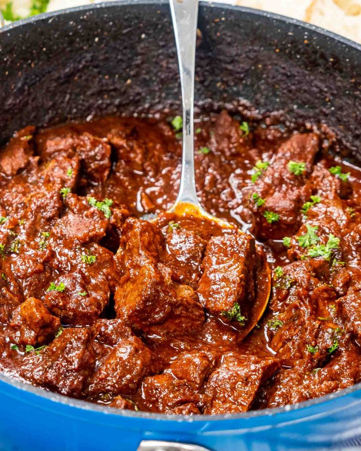 Hungarian Goulash (Gulyás) 🇭🇺🍲 Hungarian Goulash (Gulyás) 🇭🇺🍲